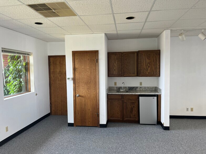 More Photos Of 1074 S Alkire St, Lakewood Office Residential For Lease