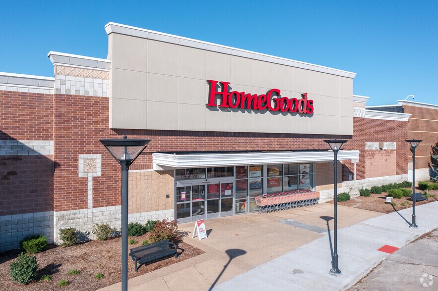 More Photos Of 702-750 S Randall Rd, Algonquin Unknown For Lease