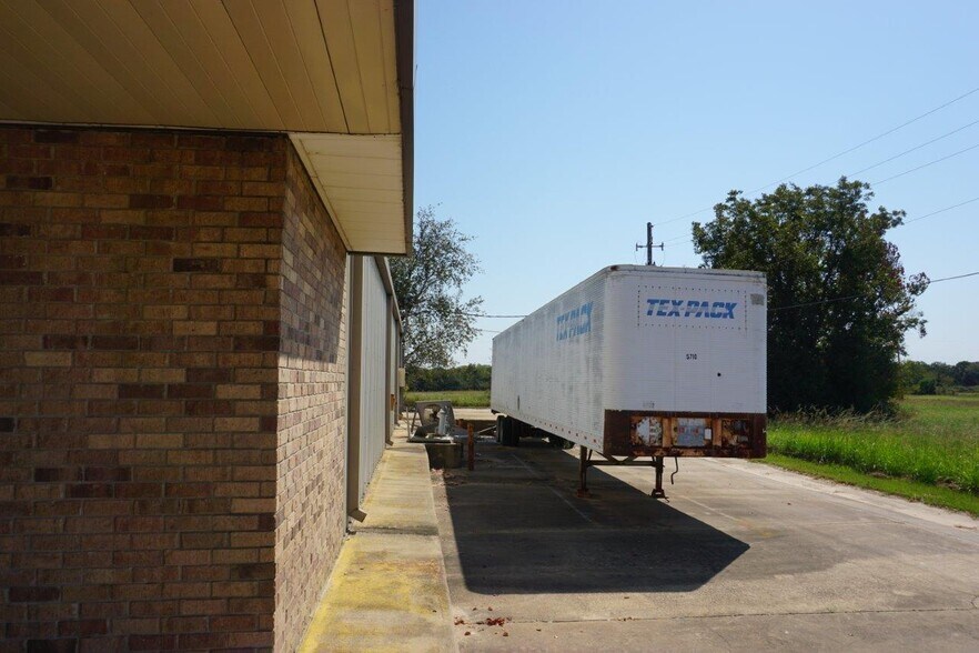 More Photos Of 804 Shannon Rd E, Sulphur Springs Freestanding For Sale