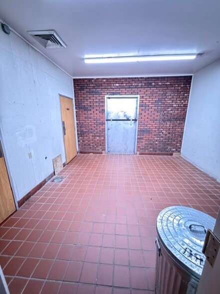 More Photos Of 2820 Ramsey St, Fayetteville Freestanding For Sale