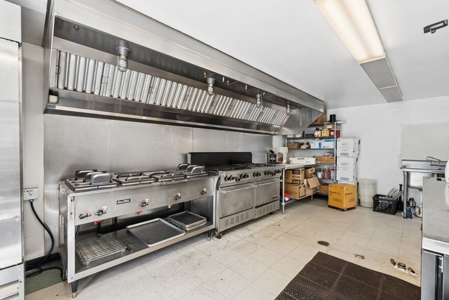 More Photos Of 150 US ROUTE 1, Freeport Fast Food For Sale