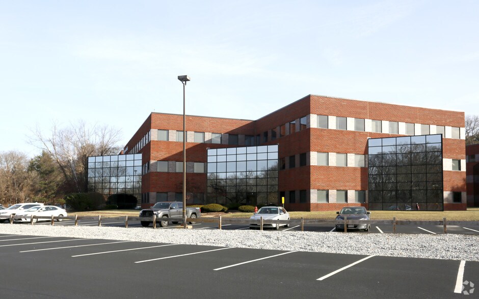 More Photos Of 2 Executive Dr, Chelmsford Office For Lease