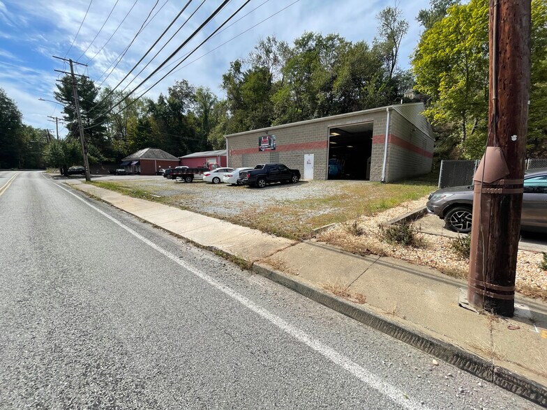 More Photos Of 630 Long Rd, Pittsburgh Showroom For Sale