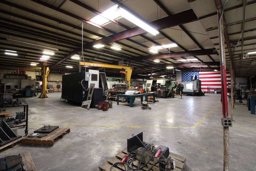 More Photos Of 1416 Alpine Blvd, Bossier City Manufacturing For Sale