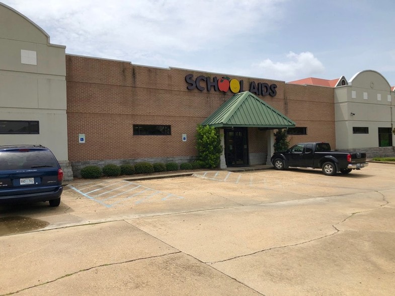 More Photos Of 301 Orchard Ct, Ridgeland Freestanding For Sale