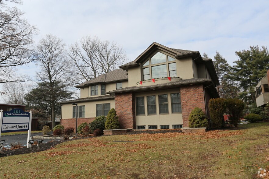 More Photos Of 121 Union Ave, Middlesex Office Residential For Lease