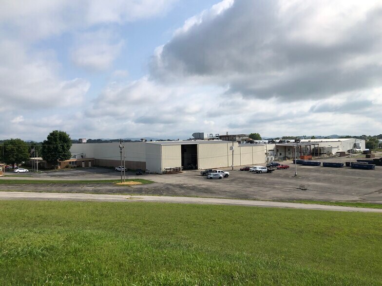 More Photos Of 325 Industrial Ave, Morristown Manufacturing For Lease