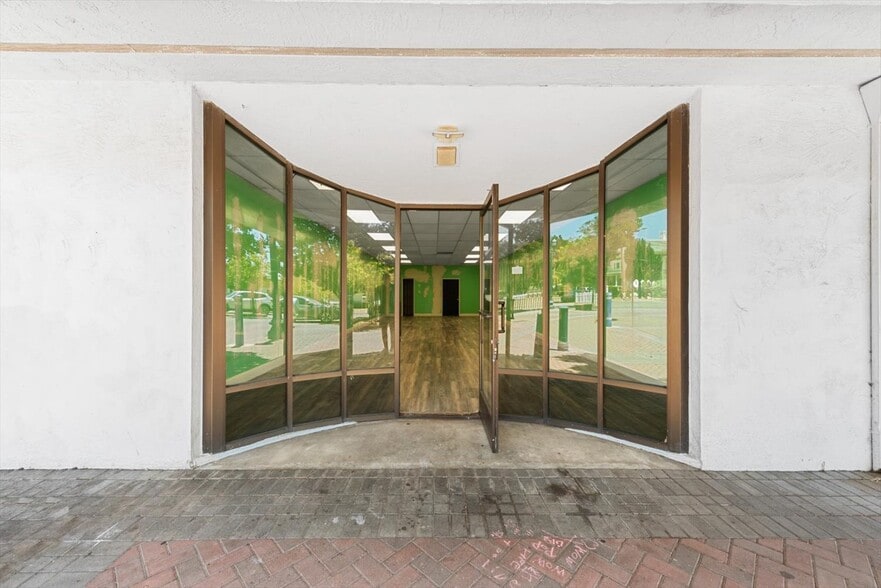 More Photos Of 945 Empire St, Fairfield Freestanding For Sale