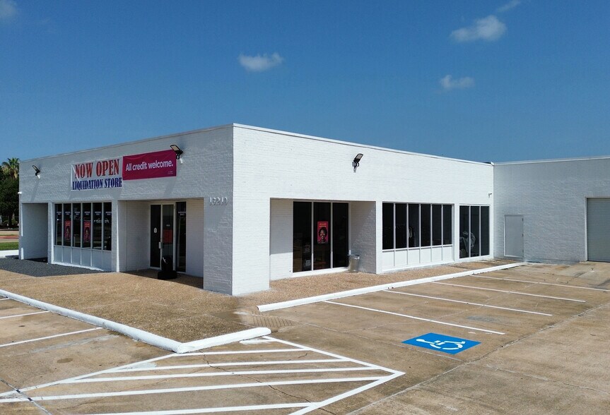 More Photos Of 16210 Clay Rd, Houston Auto Repair For Lease