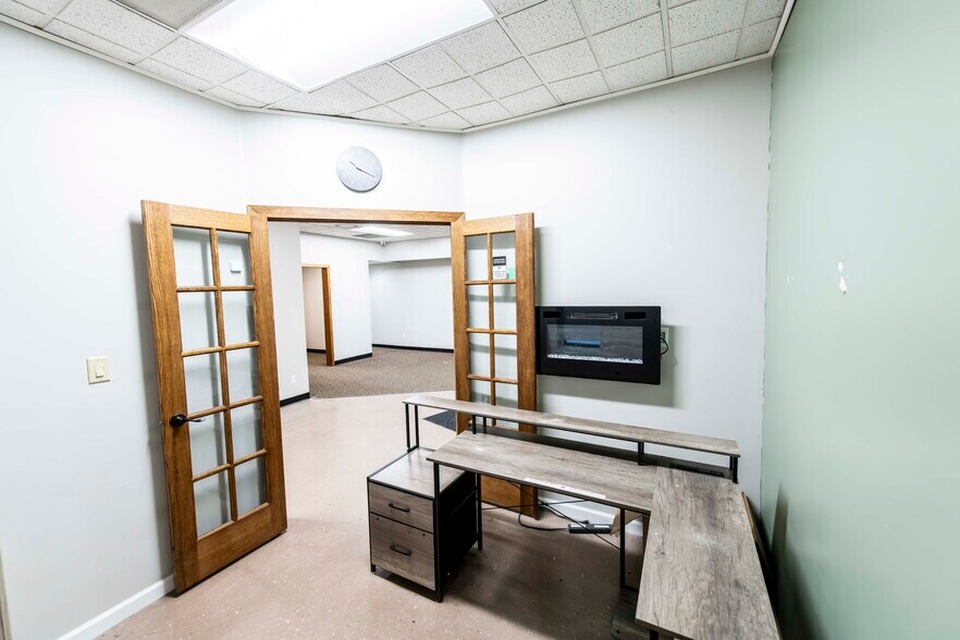 More Photos Of 1119 N 42nd St, Grand Forks Office For Lease
