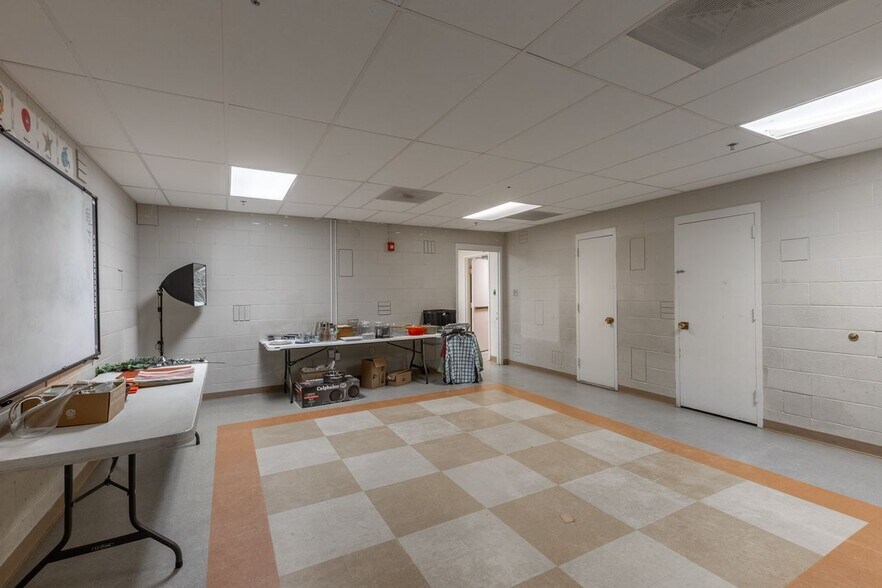 More Photos Of 1500 14th St, Lubbock Religious Facility For Sale
