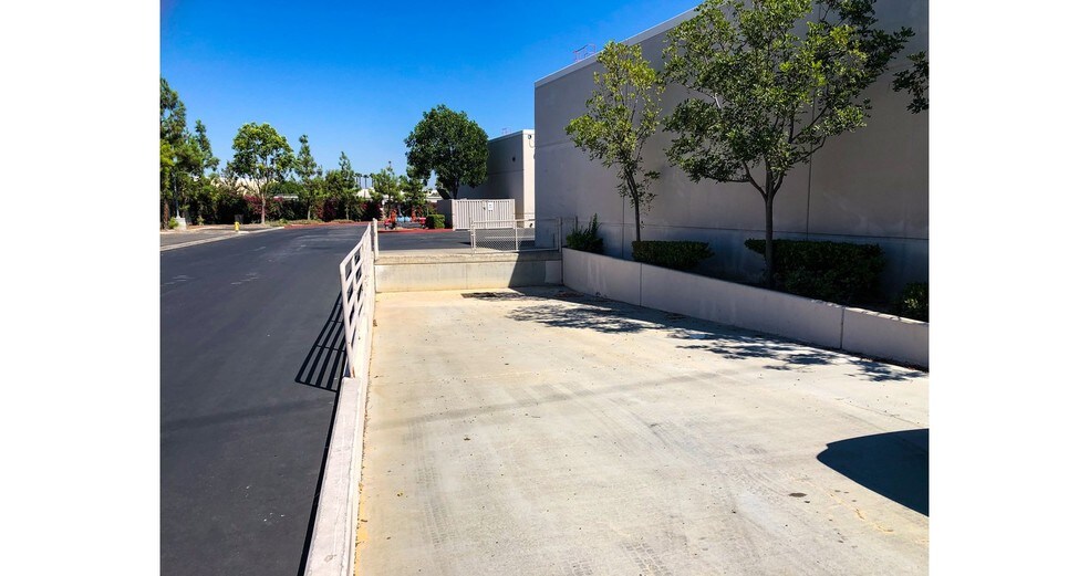 More Photos Of 15370 Fairfield Ranch Rd, Chino Hills Warehouse For Sale