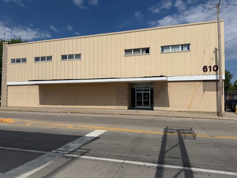 More Photos Of 610 S Broadway St, Green Bay Loft Creative Space For Lease