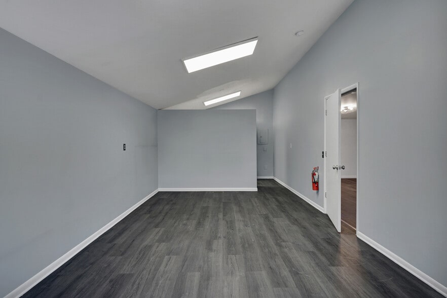 More Photos Of 1026 State St, Port Huron Freestanding For Sale