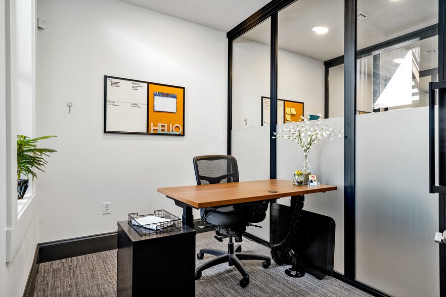 More Photos Of 144 S Main St, Independence Storefront Retail Office For Sale