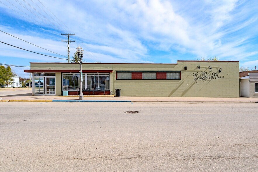More Photos Of 234 Cedar St, Tigerton Supermarket For Sale