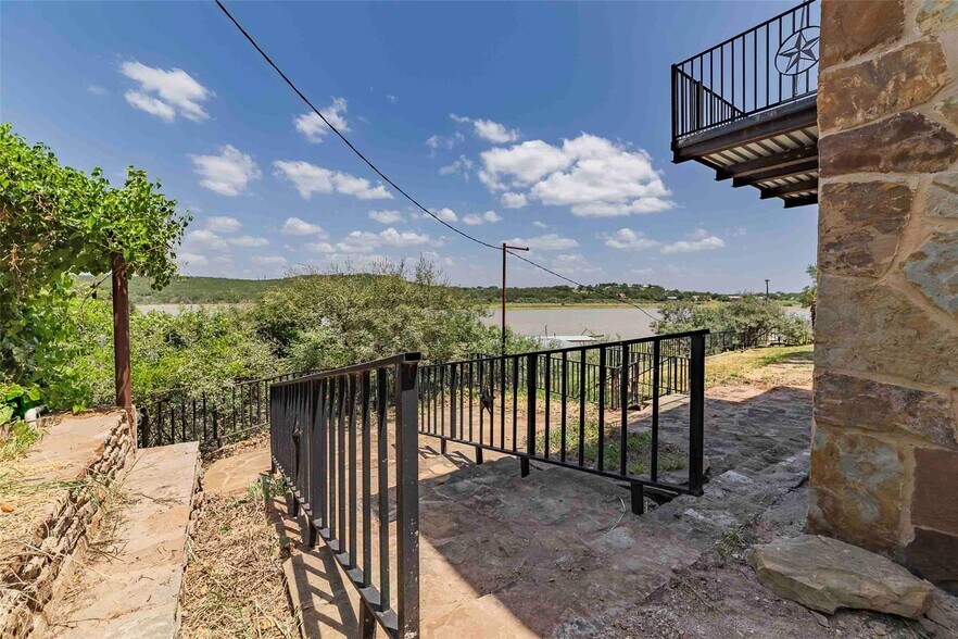 More Photos Of 325 Eagle Rest Ln, Burnet Marina For Sale
