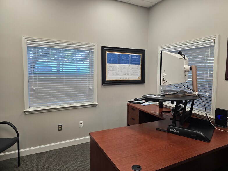 More Photos Of 465 Warren Ave, Longwood Office For Lease