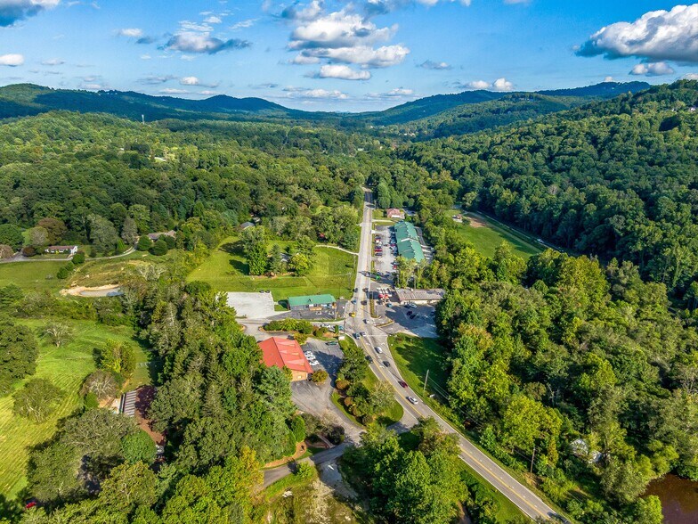 More Photos Of 271 Old Barn Rd, Hendersonville Medical For Sale