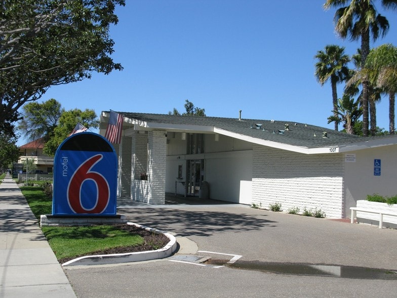 Primary Photo Of 1007 E Main St, Santa Maria Hotel For Sale