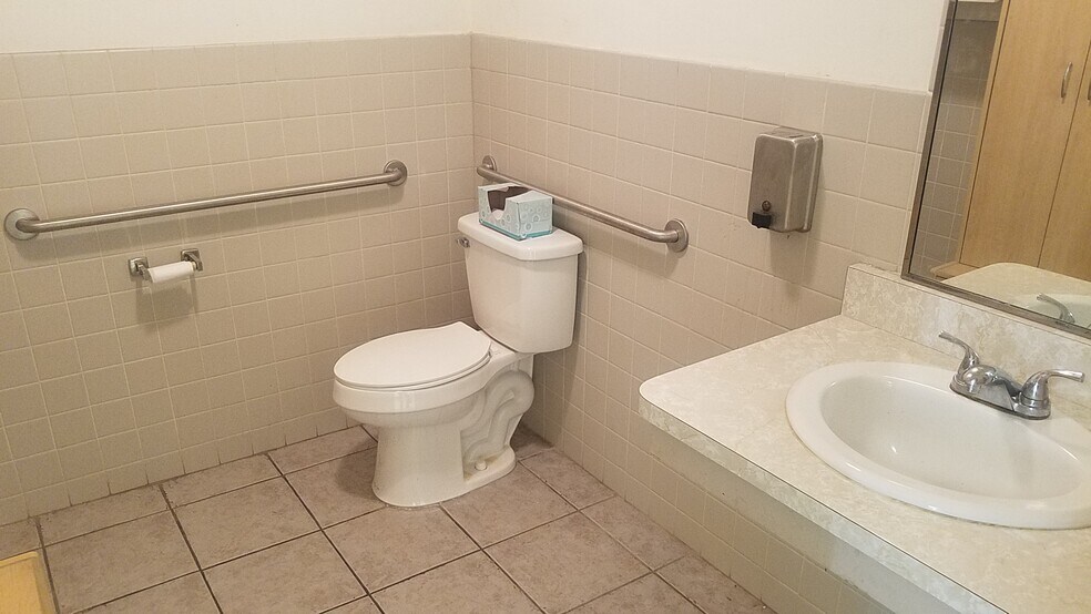 More Photos Of 220 E Horizon Dr, Henderson Office For Sale