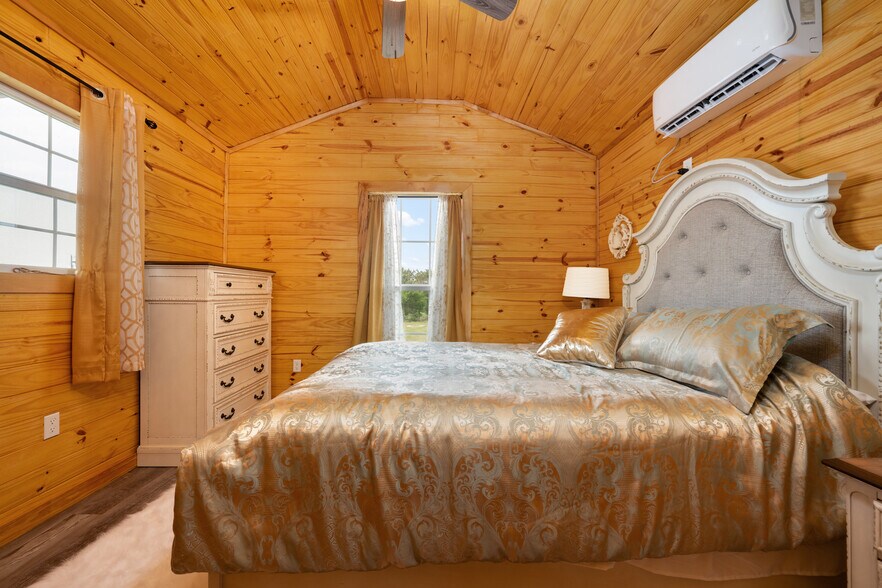 More Photos Of 212 Co 413 rd, Spicewood Hotel For Sale