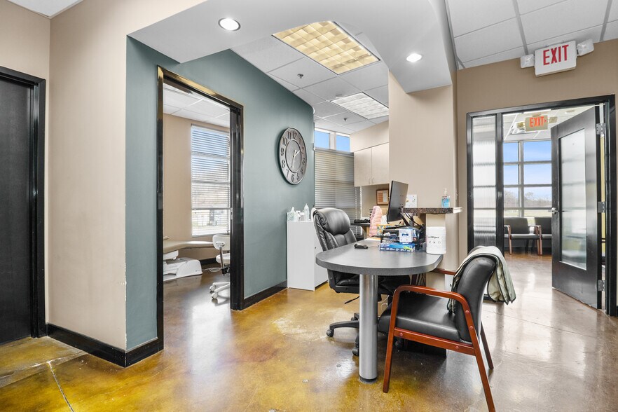 More Photos Of 200 City Hill Dr, London Medical For Sale