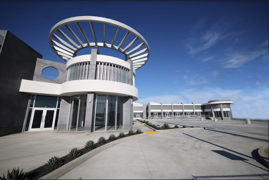 More Photos Of 1530 S Alameda St, Los Angeles General Retail For Lease