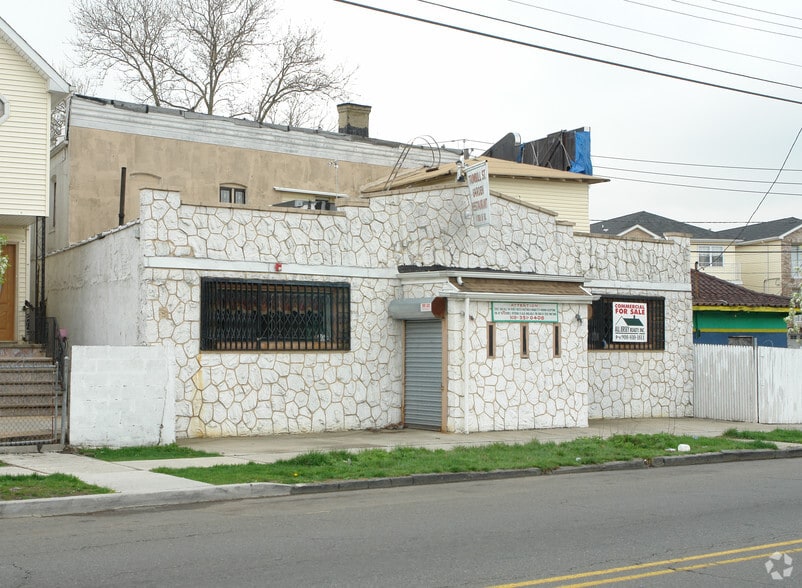 Primary Photo Of 645-649 Magnolia Ave, Elizabeth Storefront Retail Residential For Sale