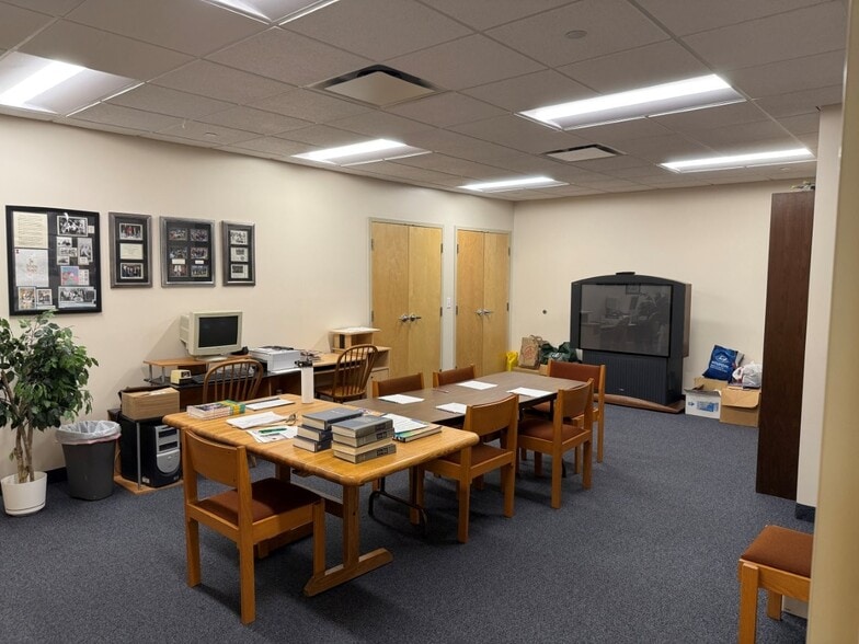More Photos Of 115 Huntingtown Rd, Newtown Schools For Sale