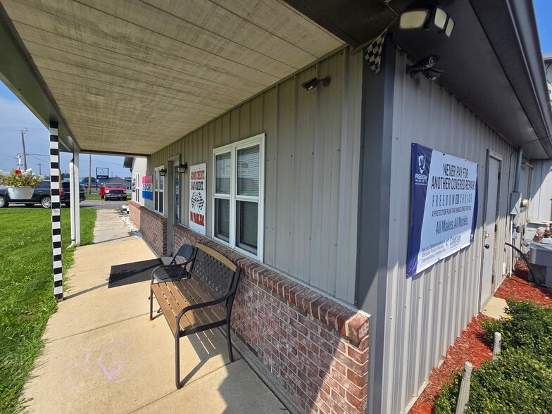 More Photos Of 423 Ransdell Rd, Lebanon Flex For Sale