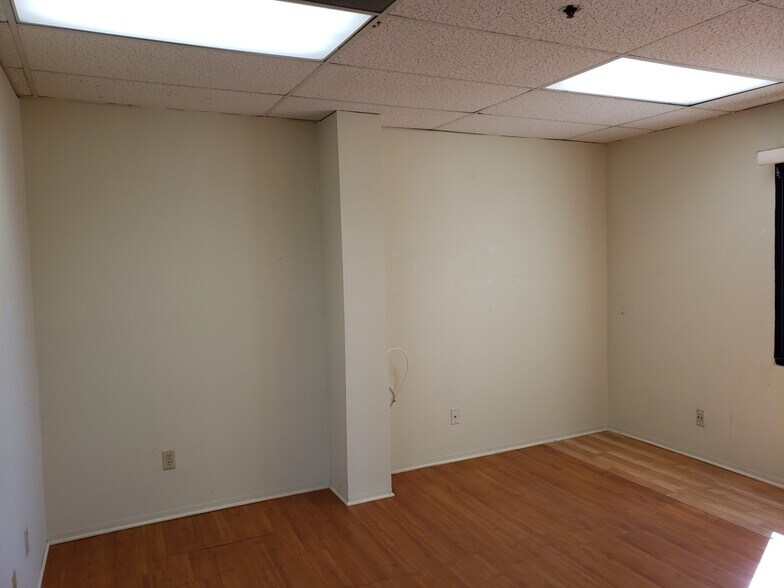 More Photos Of 400 S Glendale Ave, Glendale Unknown For Lease