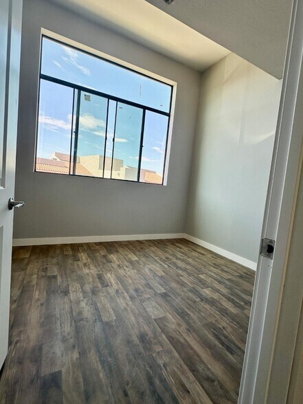 More Photos Of 11830 N 28th Dr, Phoenix Apartments For Sale