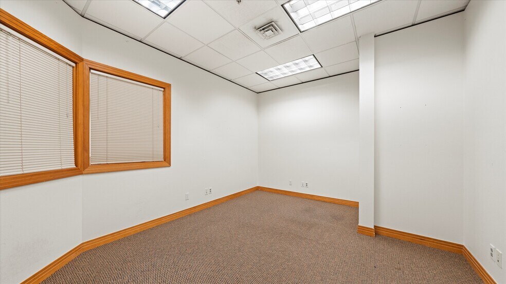 More Photos Of 8836 W Gage Blvd, Kennewick Office For Sale