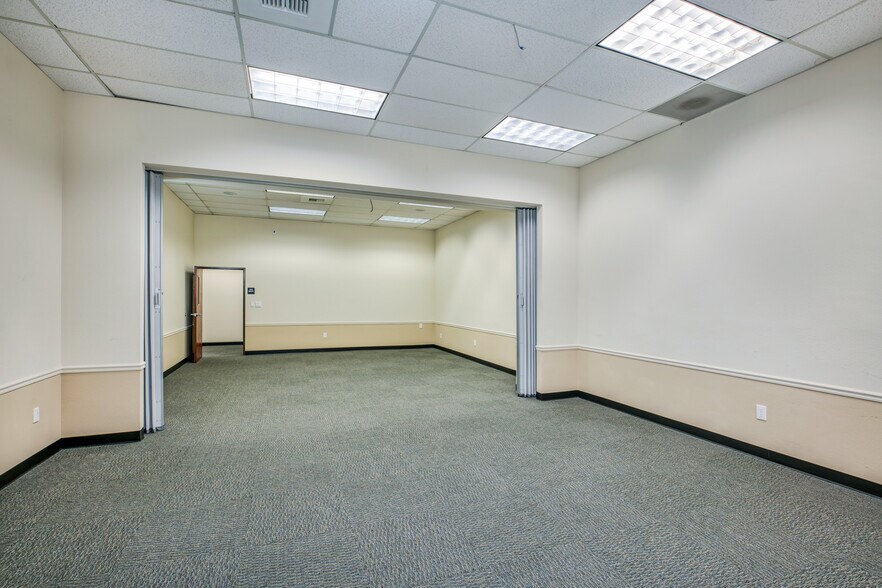 More Photos Of 5945 Palm Dr, Carmichael Light Distribution For Sale