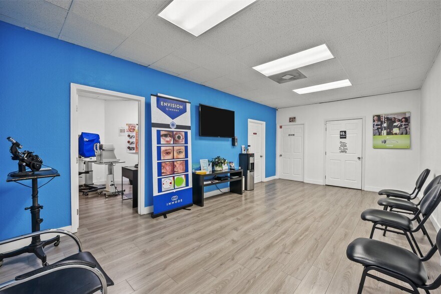 More Photos Of 516 W Lancaster Blvd, Lancaster Freestanding For Lease