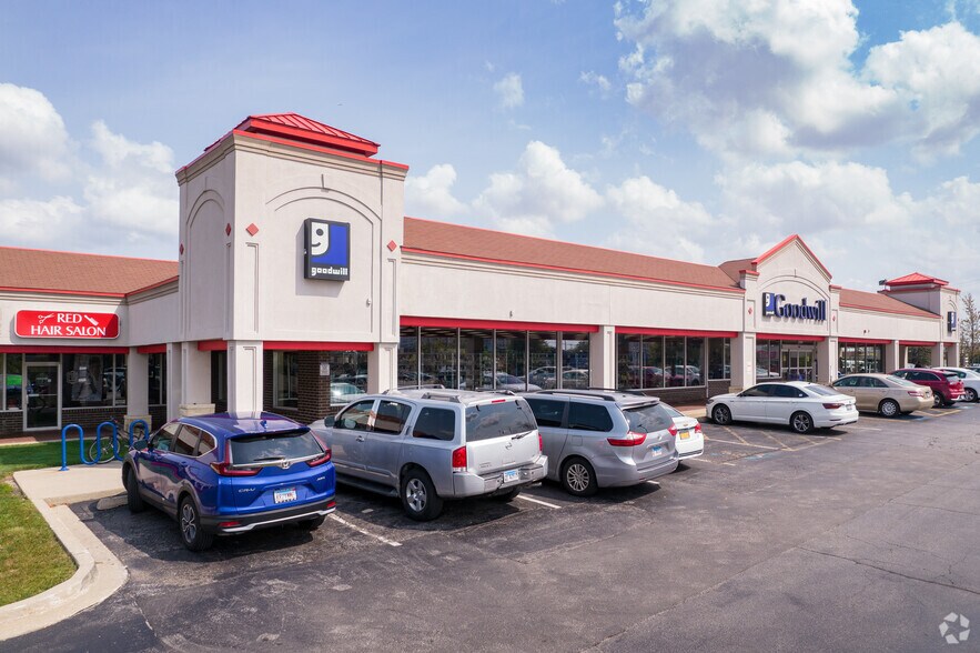 More Photos Of 840-990 W Algonquin Rd, Arlington Heights Unknown For Lease