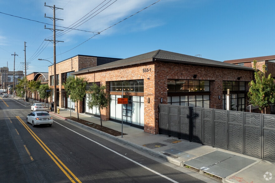 More Photos Of 555-581 Mateo St, Los Angeles Loft Creative Space For Lease