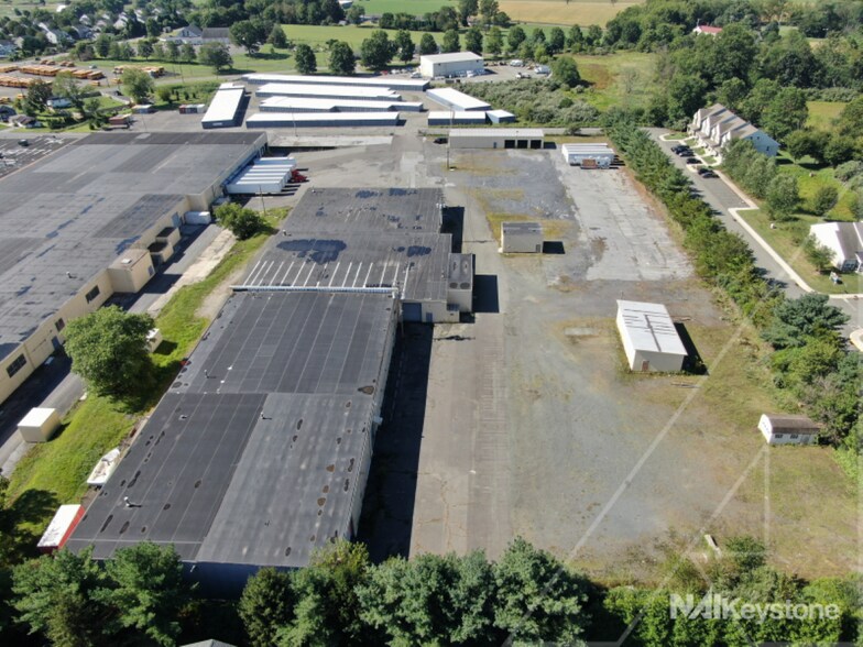 More Photos Of 20 N Front St, Bally Distribution For Sale