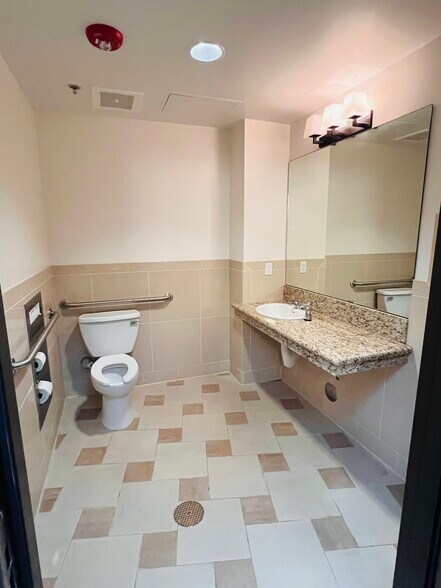 More Photos Of 2693 E Washington Blvd, Pasadena Medical For Lease