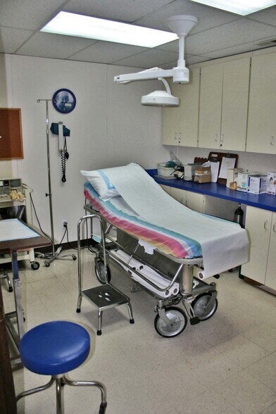 More Photos Of 15 Palomba Dr, Enfield Medical For Sale