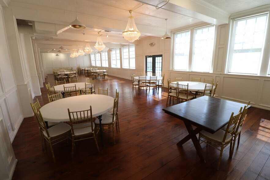 More Photos Of 1601 Chalk Hill Rd, Dallas Loft Creative Space For Sale