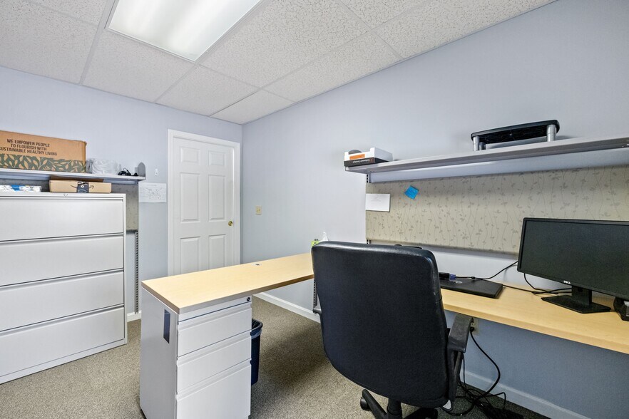 More Photos Of 214 Lake St, Bristol Office For Sale