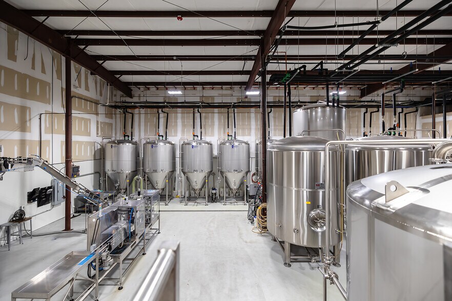 More Photos Of 110 Greenfield St, Wilmington General Retail For Sale