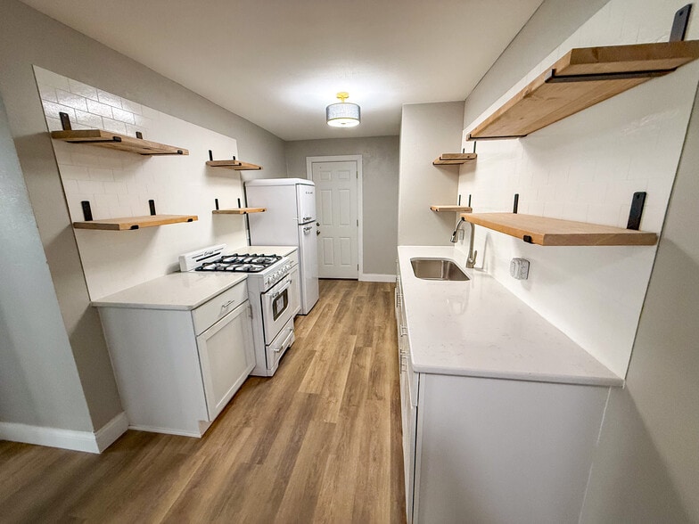 More Photos Of 11 N Walnut St, Iola Apartments For Sale