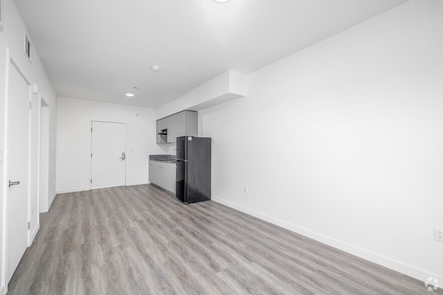More Photos Of 300 W 60th St, Los Angeles Apartments For Sale