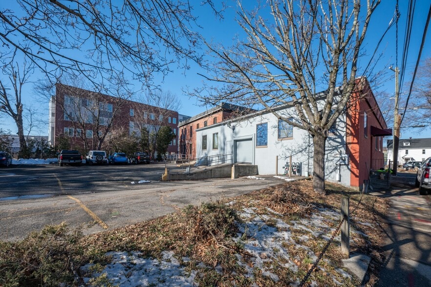 Primary Photo Of 126 Franklin St, Torrington Light Manufacturing For Sale