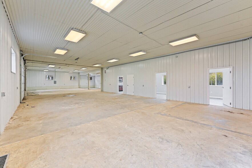 More Photos Of 22840 Canal Rd, Circleville Warehouse For Sale