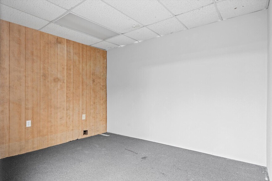 More Photos Of 203 N Spring St, Grand Saline Office For Sale