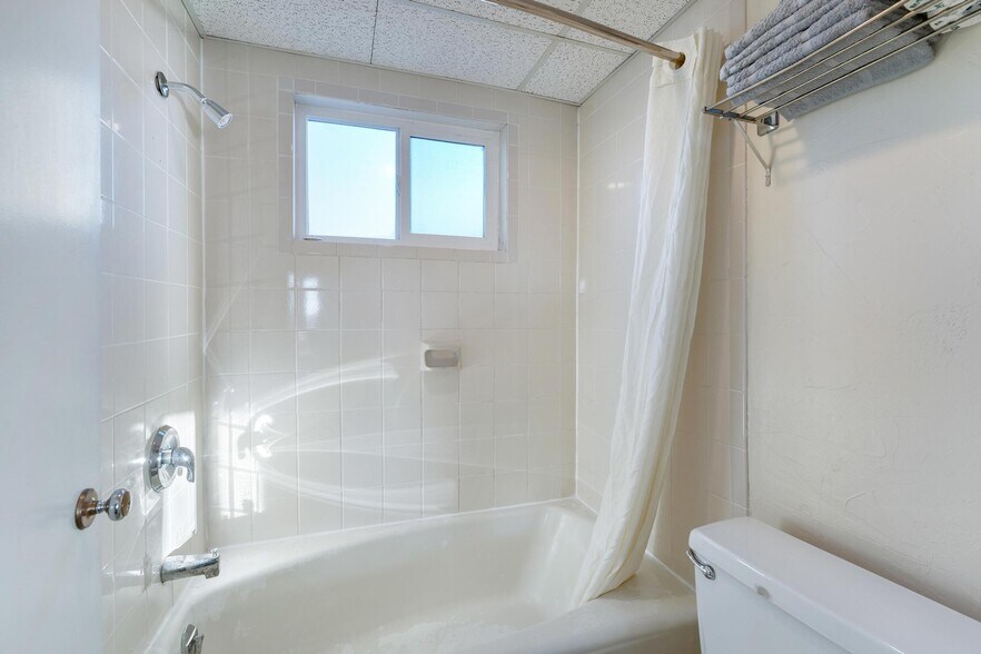 More Photos Of 590 W Main St, Vernal Hotel For Sale